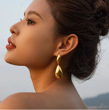 Load image into Gallery viewer, The Bella Earrings