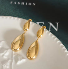 Load image into Gallery viewer, The Bella Earrings