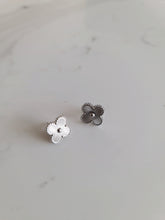 Load image into Gallery viewer, The Clover Earrings
