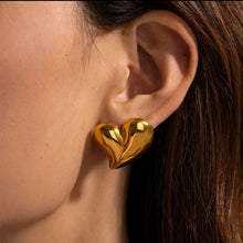 Load image into Gallery viewer, The SweetHeart Earrings
