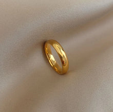 Load image into Gallery viewer, The Chelsea Ring
