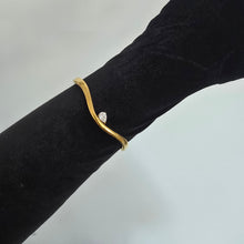 Load image into Gallery viewer, The Cassandra Bangle
