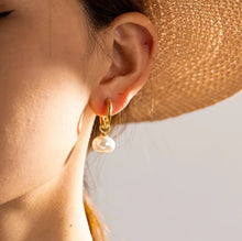 Load image into Gallery viewer, The Paris Huggie Earring
